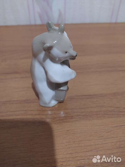 Медведь с контрабасом из квартета