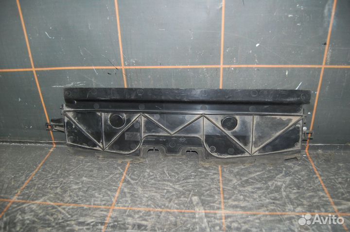 Накладка радиатора (дефлектор) - Renault Fluence