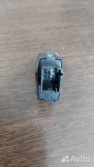 Кнопка аварийки Bmw 750Lix F02 N63 4.4I 2009