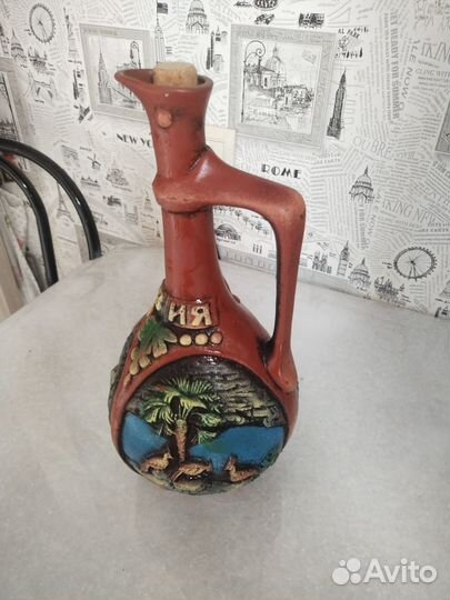 Глиняный кувшин для вина