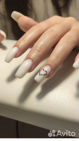 Маникюр в салоне