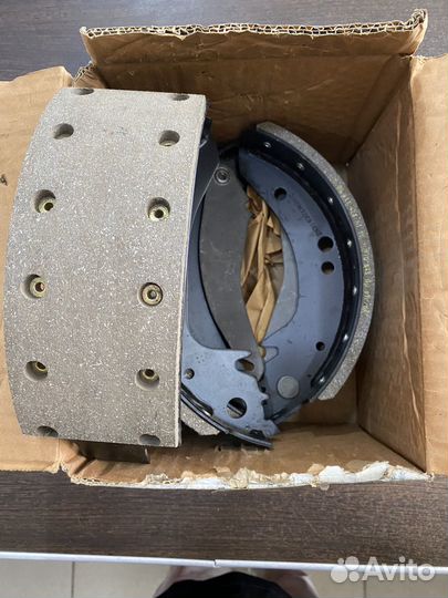 Тормозные колодки задние на Mercedes