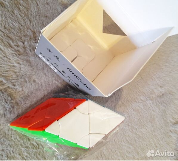 Головоломка интересный кубик рубик
