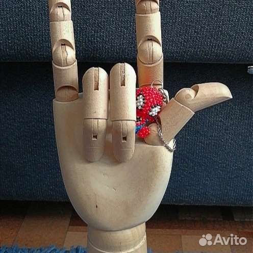 Яеловек паук из бисера