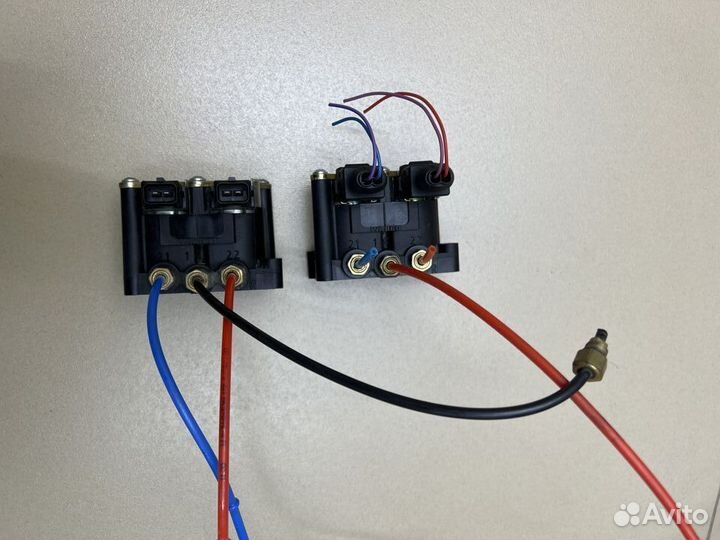 Блок клапанов пневмоподвески BMW X5 E53