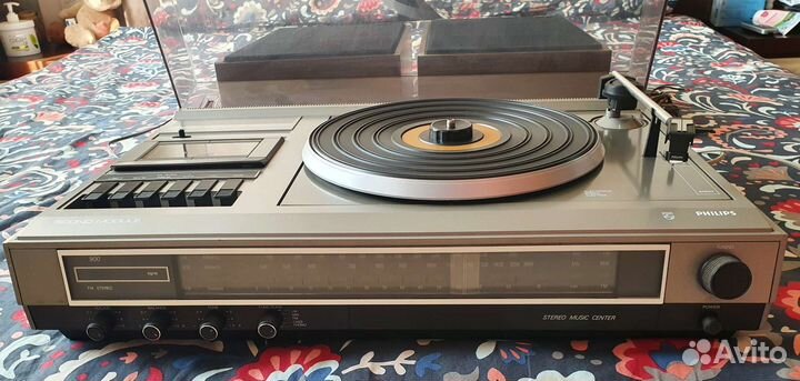Магнитола Philips с вертушкой винтаж, 70е гг
