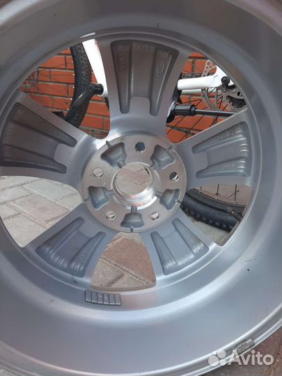 Диск литой R17