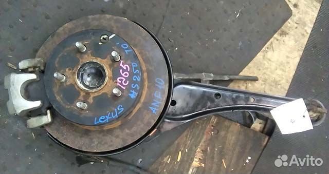 Кулак задний левый Lexus HS250h