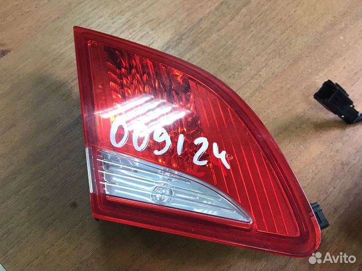 Задний левый фонарь внутренний Peugeot 408