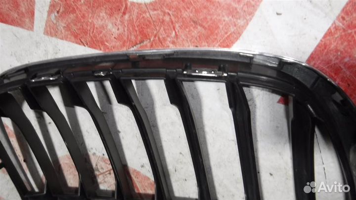 Решетка радиатора левая BMW X1 (F48) 2016