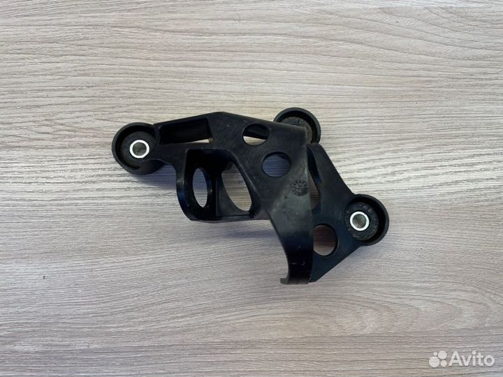 Кронштейн троса кпп Volkswagen Polo