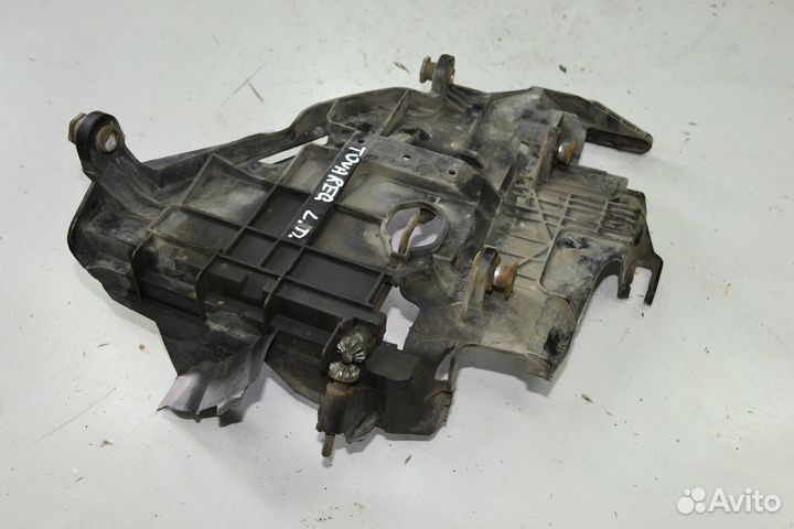 Кронштейн фары левый Volkswagen Touareg 1