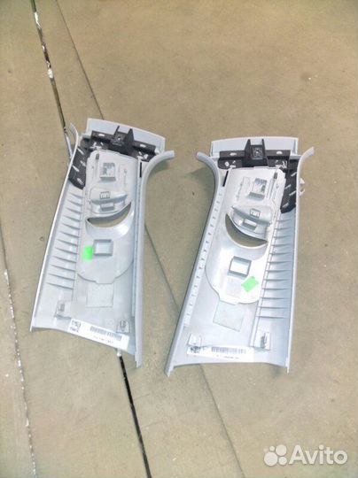 Накладка центральной стойки Volkswagen Golf 5G1