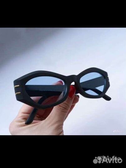 Солнцезащитные очки брендовые разные