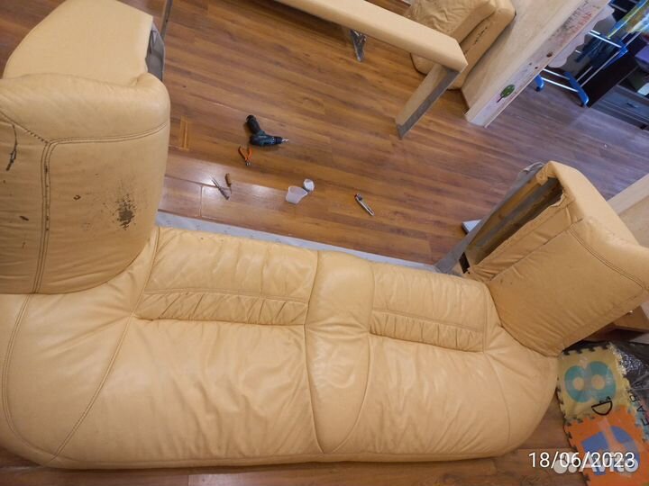 Диван кожанный