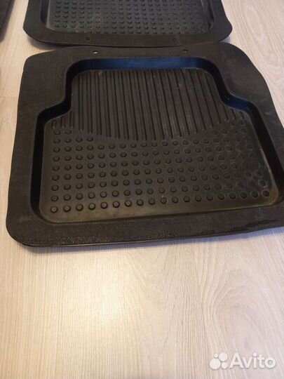 Автомобильные коврики резиновые универсальные