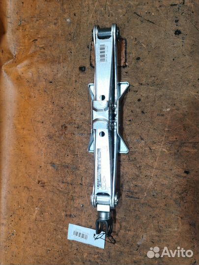 Домкрат Toyota Allex NZE121