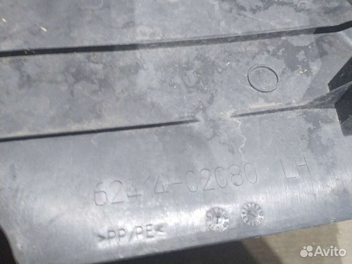 6241402080 Обшивка стойки центр. л.н. toyota Auris