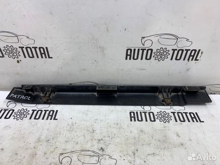 Направляющая люка правая Nissan Patrol Y61 RD28