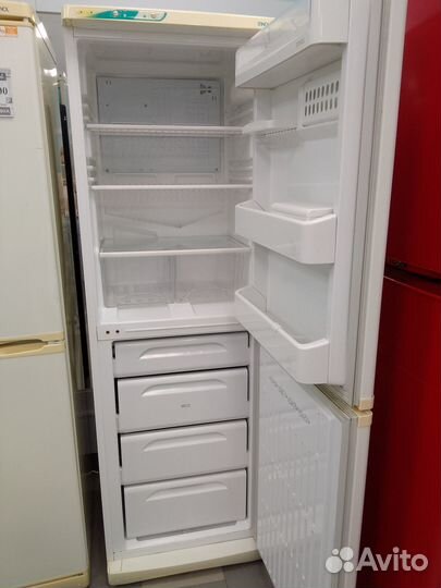 Холодильник двухкомпрессорный в хорошем состоянии