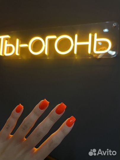 Маникюр и педикюр в салоне