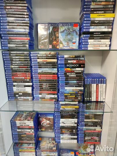 Диски с играми на PlayStation 4 и PlayStation 5