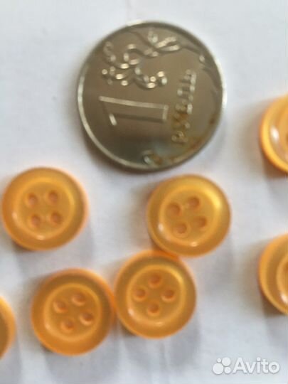 Новые оранжевые пуговицы цена за все