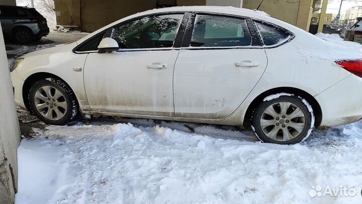 Opel Astra 1.6 МТ, 2013, 144 000 км