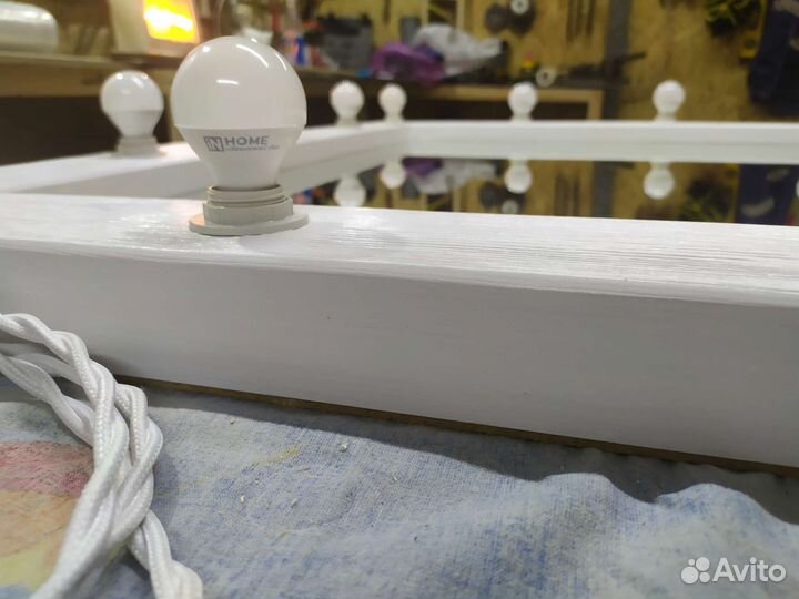 Гримерное зеркало с лампами