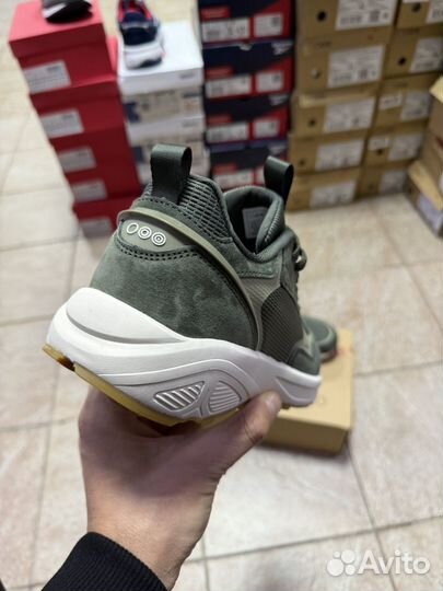 Удобные кроссовки strobbs