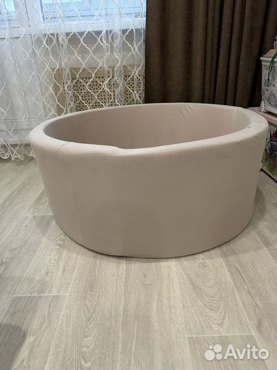 Сухой бассейн с шарами