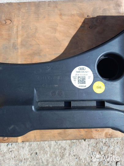 Сабвуфер Audi Q8 2018 4M8035621