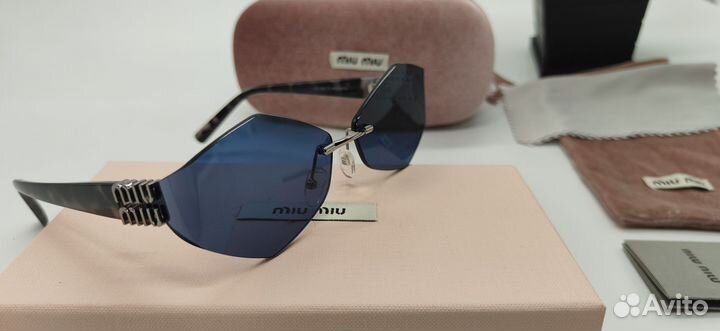 Солнцезащитные очки Miu Miu