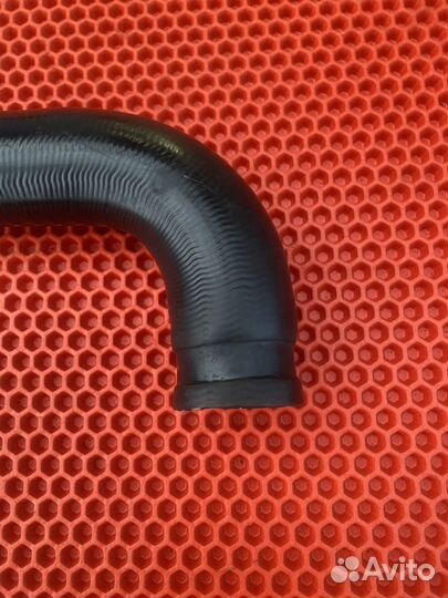 Патрубок верхний радиатора Mitsubishi Carisma