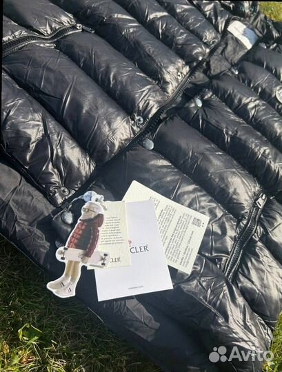 Трендовые жилетки Moncler