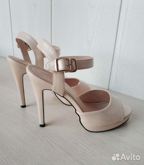Босоножки 39 бежевые на высоком каблуке удобные