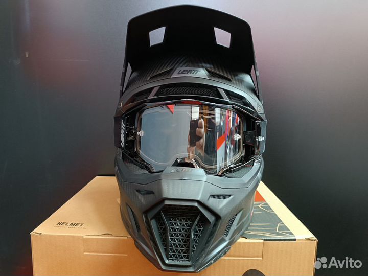 Мотошлем Leatt Moto 9.5 Carbon Helmet Kit