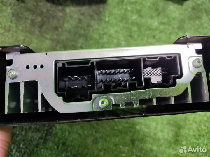 Усилитель акустической системы Land Rover Discove