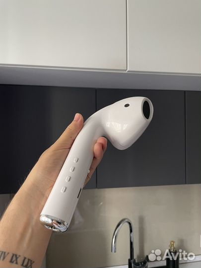 Колонка в форме беспроводных наушников AirPods