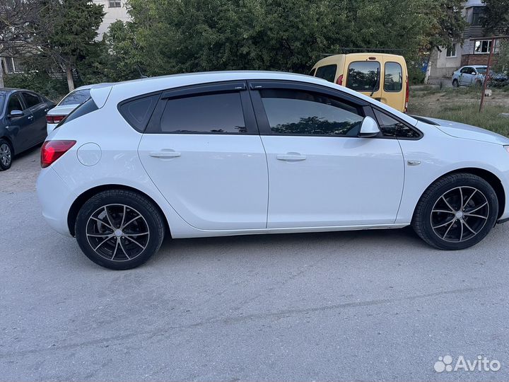 Opel Astra 1.6 AT, 2011, 248 000 км