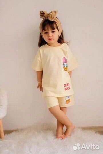Костюм zara для девочки футболка и шорты
