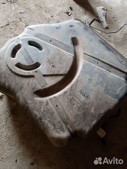 Бензобак,топливный бак на Мазда 3 бк,Mazda 3 BK