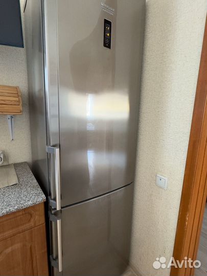 Холодильник Hotpoint ariston 200см