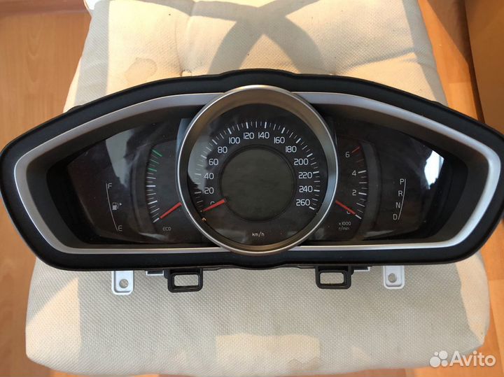 Приборная панель Volvo V40/V40 Cross Country (авто