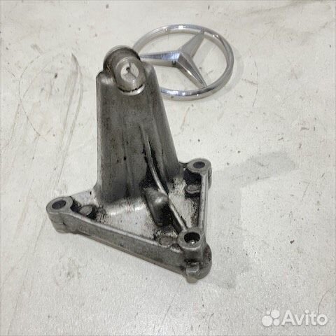 Крепление ролика Мерседес М276