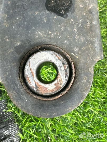 Рычаг подвески задний левый Nissan Armada TA60