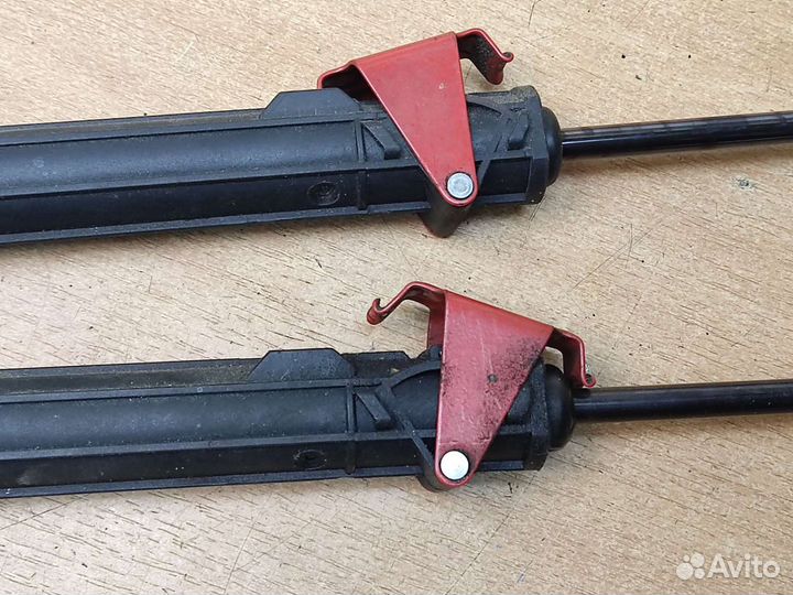 Упоры капота, Volvo 960