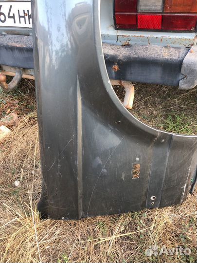 Правое переднее крыло bmw e32