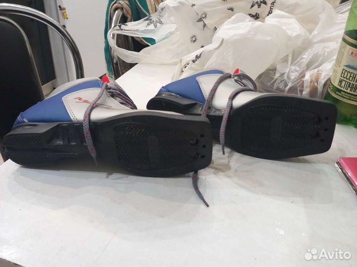 Лыжные ботинки,лыжи и палки