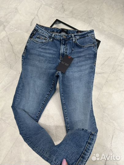 Джинсы Armani женские